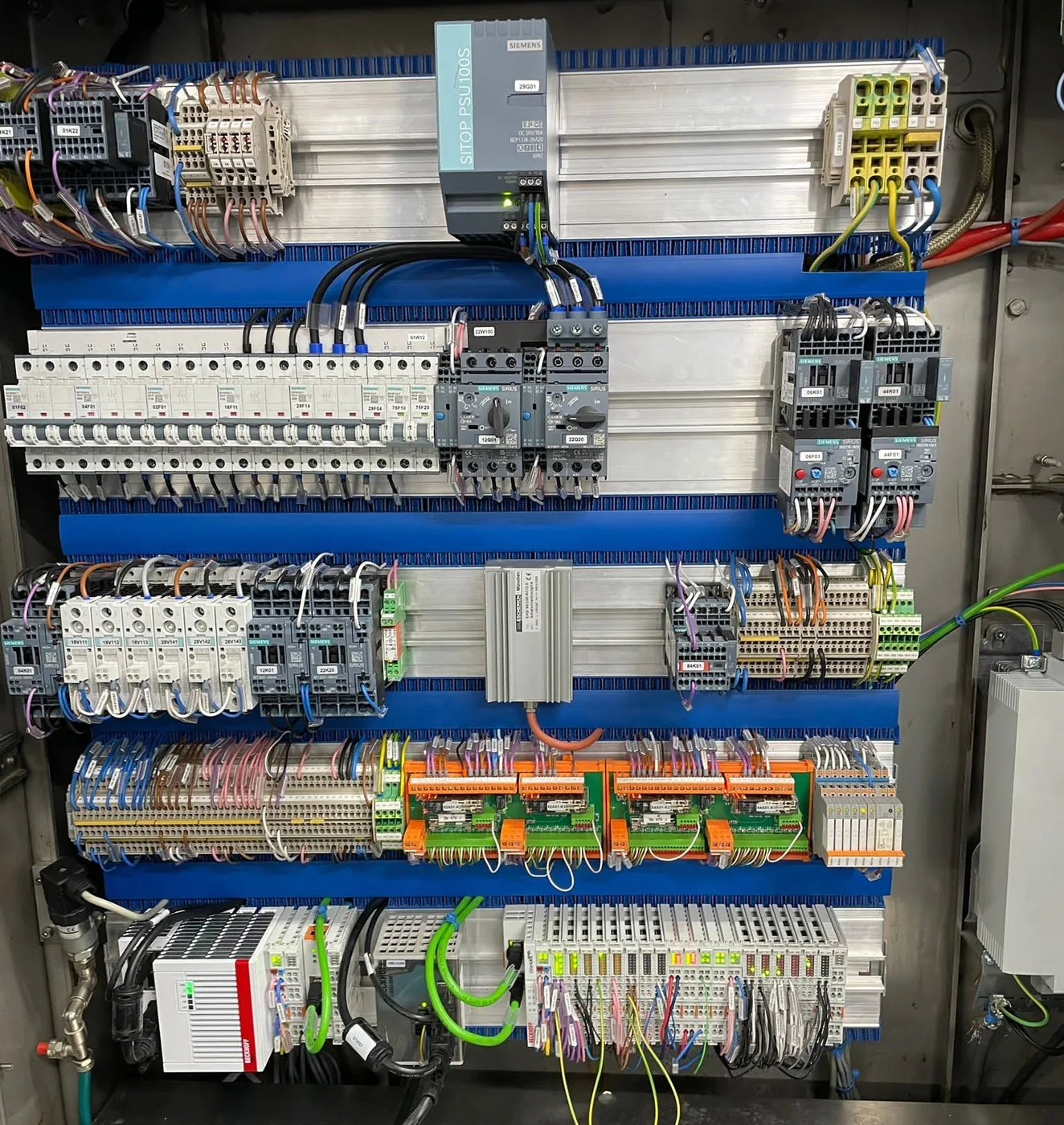Schaltschrank einer Tiefziehmaschine nach dem Umbau